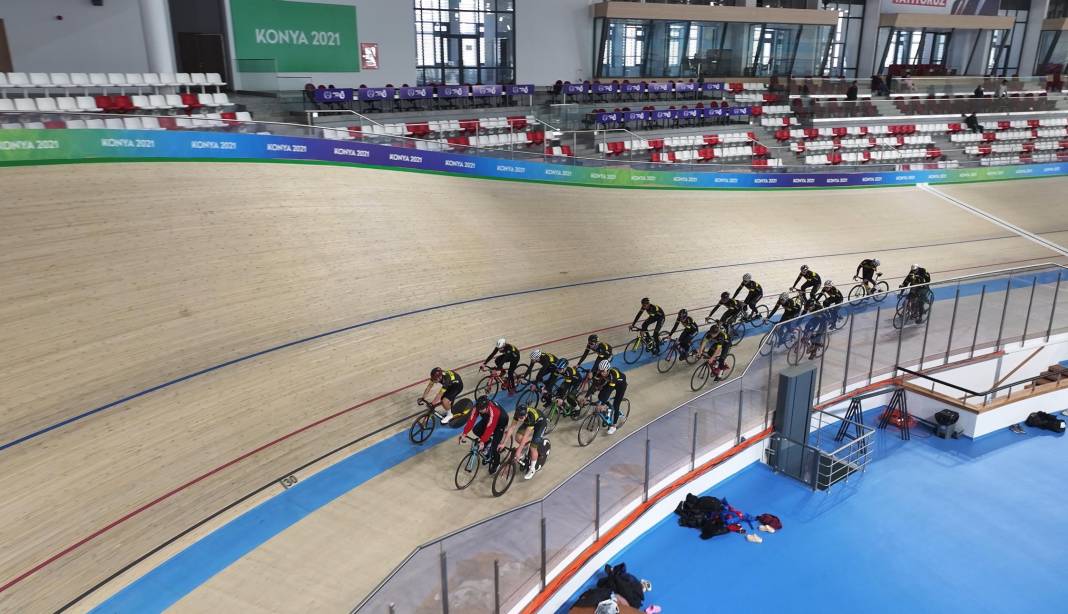 Başkan Altay, Türkiye’nin ilk olimpik veledromunda pedal çevirdi 4